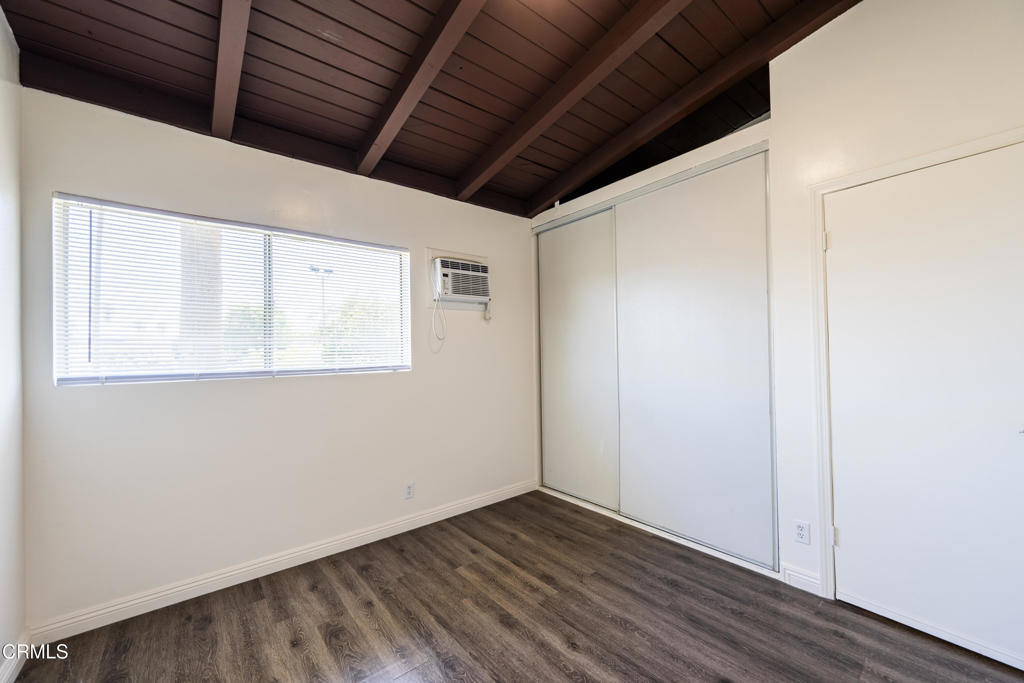 3620 S Budlong Avenue