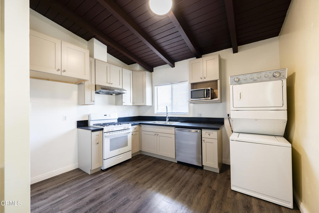 3620 S Budlong Avenue