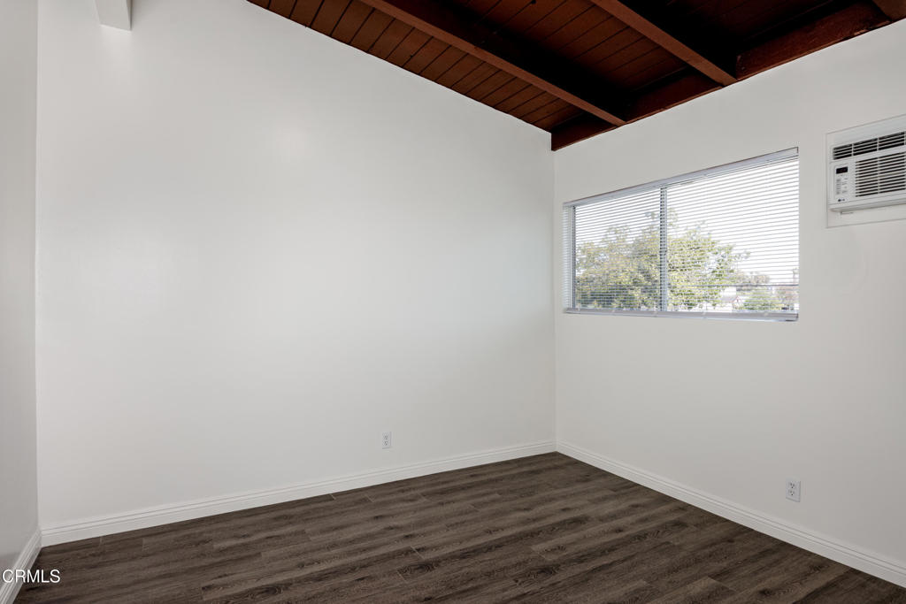 3620 S Budlong Avenue