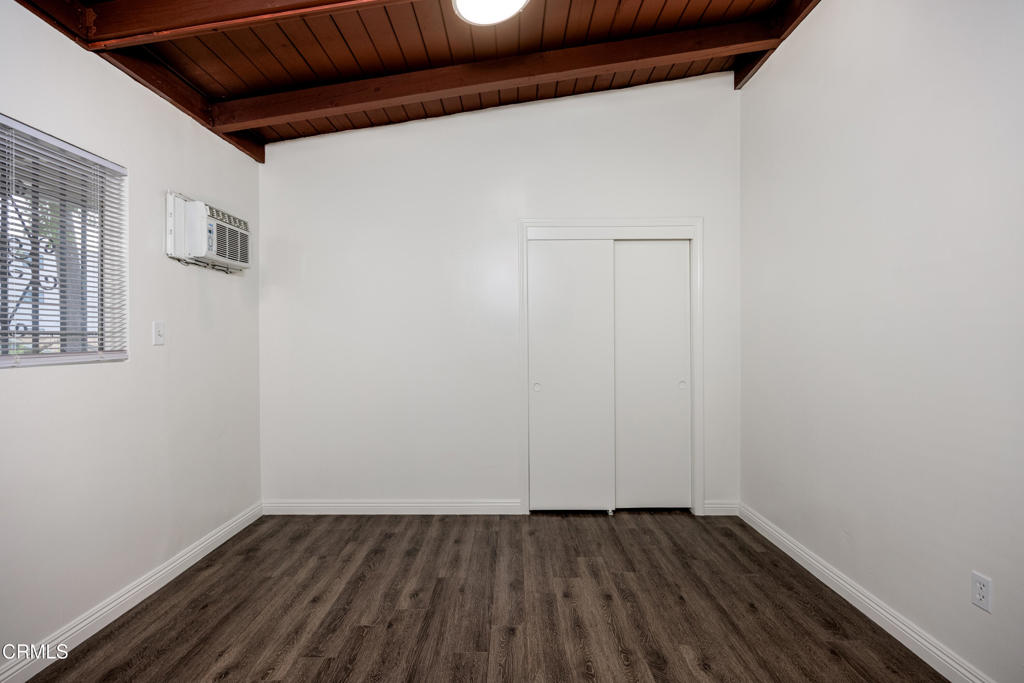 3620 S Budlong Avenue