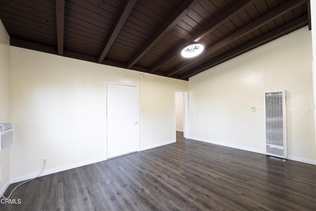 3620 S Budlong Avenue