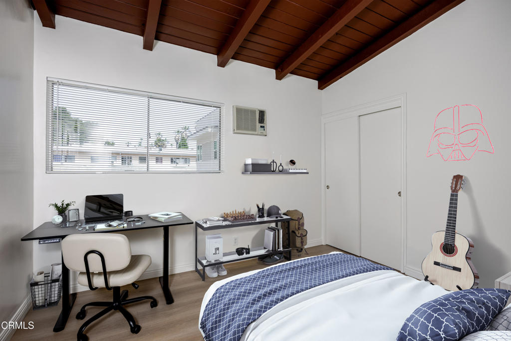 3620 S Budlong Avenue