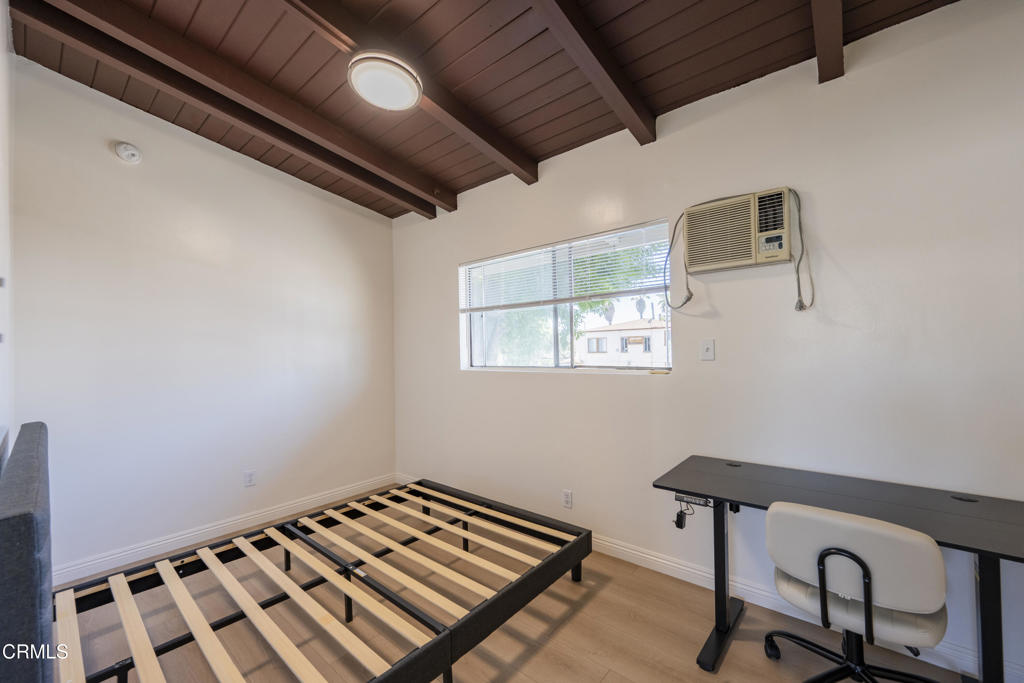 3620 S Budlong Avenue