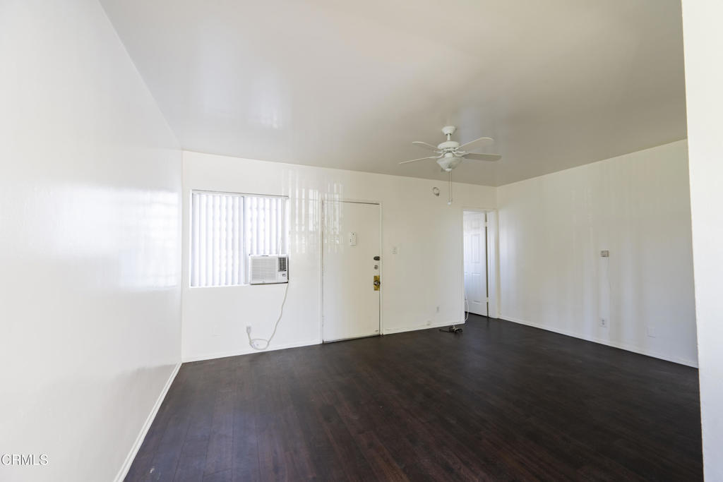 3620 S Budlong Avenue