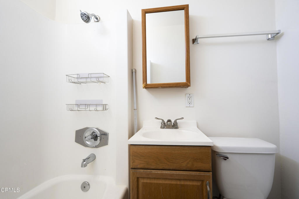 3620 S Budlong Avenue