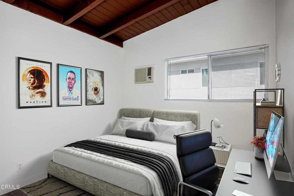 3620 S Budlong Avenue