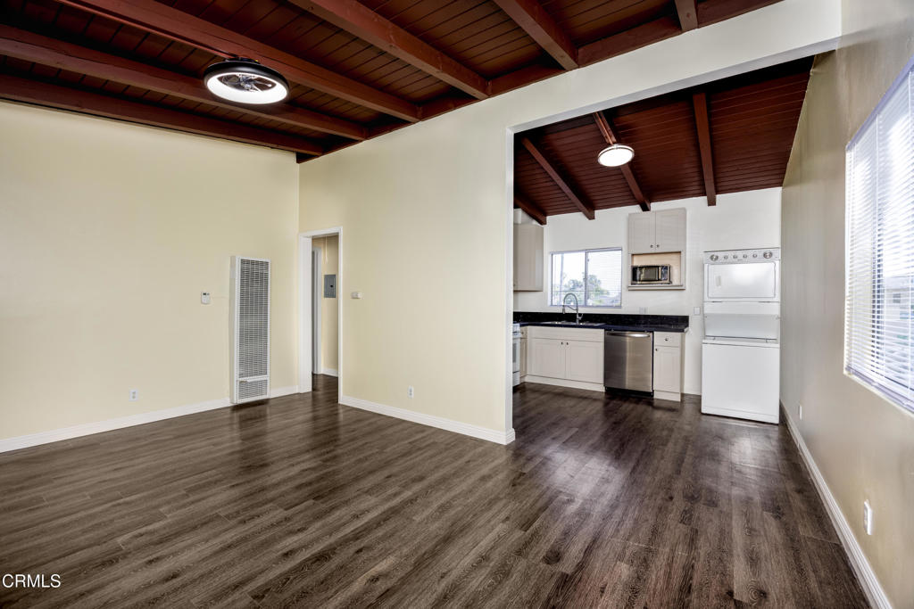 3620 S Budlong Avenue