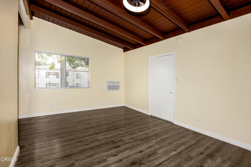 3620 S Budlong Avenue