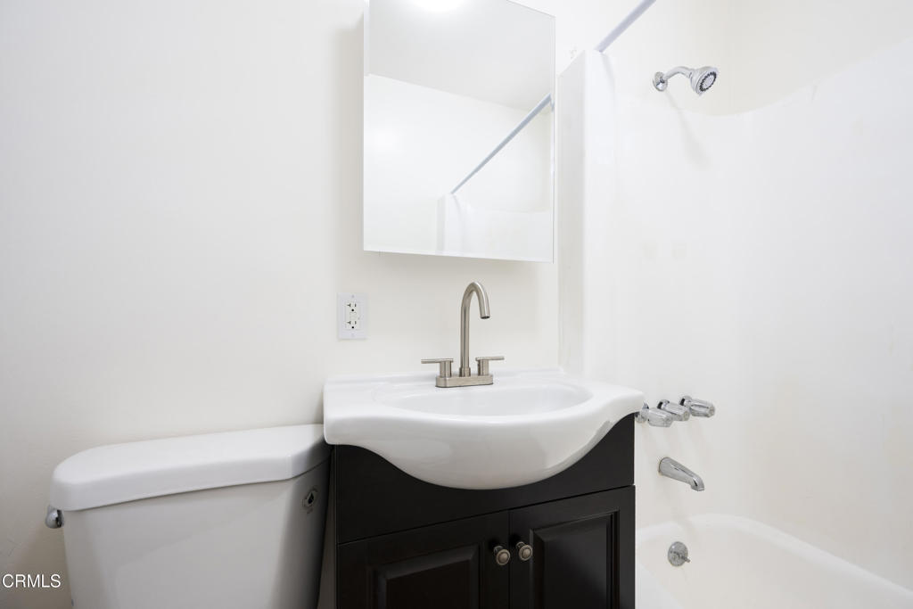 3620 S Budlong Avenue