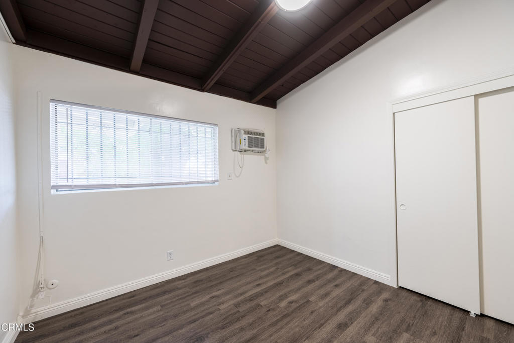 3620 S Budlong Avenue