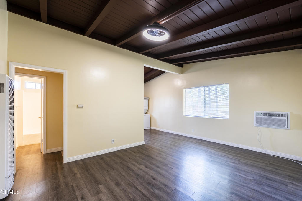 3620 S Budlong Avenue