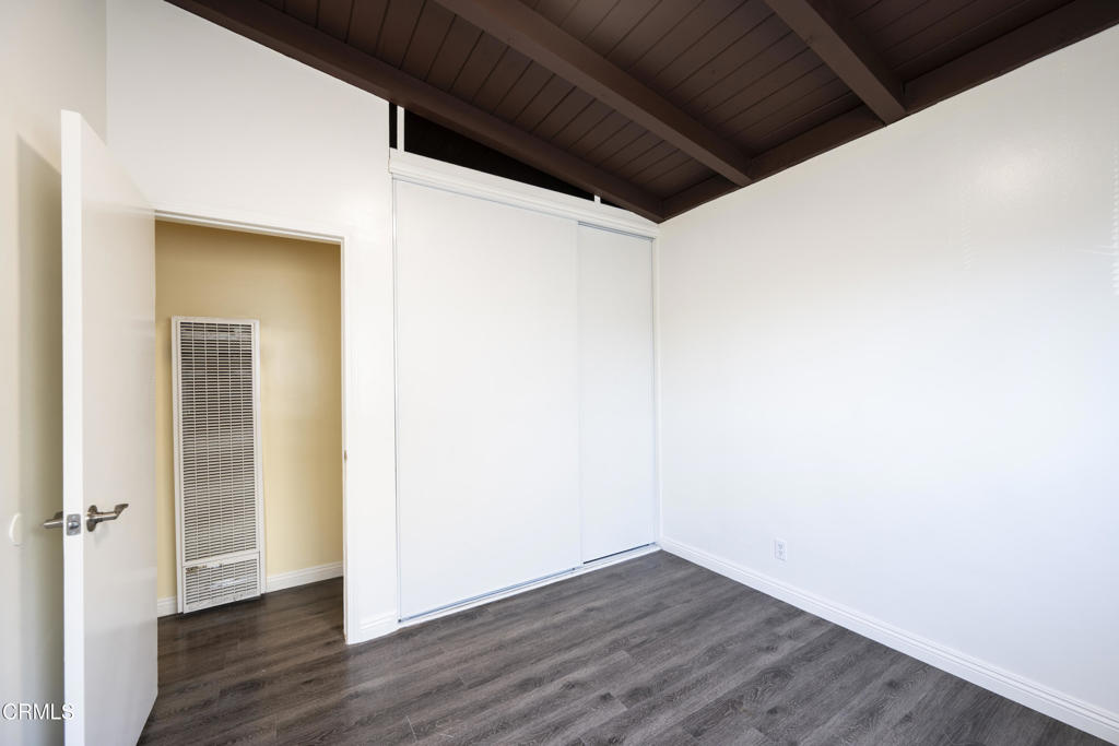 3620 S Budlong Avenue