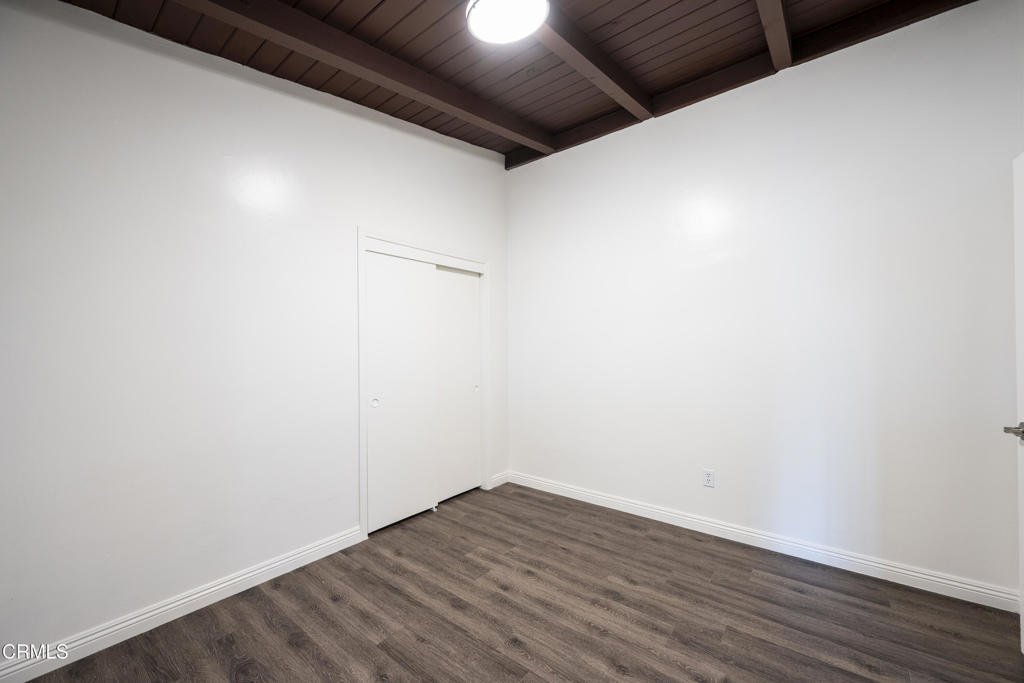 3620 S Budlong Avenue