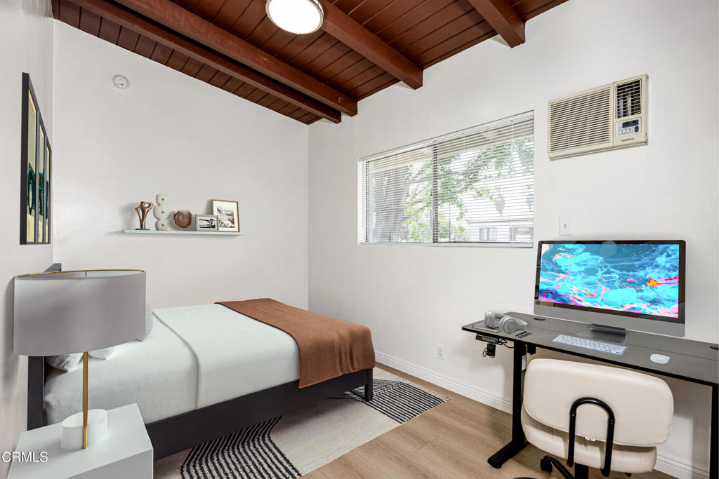 3620 S Budlong Avenue