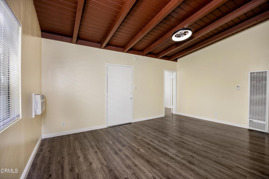 3620 S Budlong Avenue