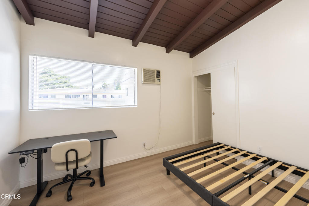 3620 S Budlong Avenue