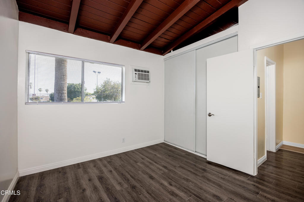 3620 S Budlong Avenue