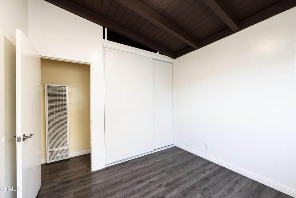 3620 S Budlong Avenue