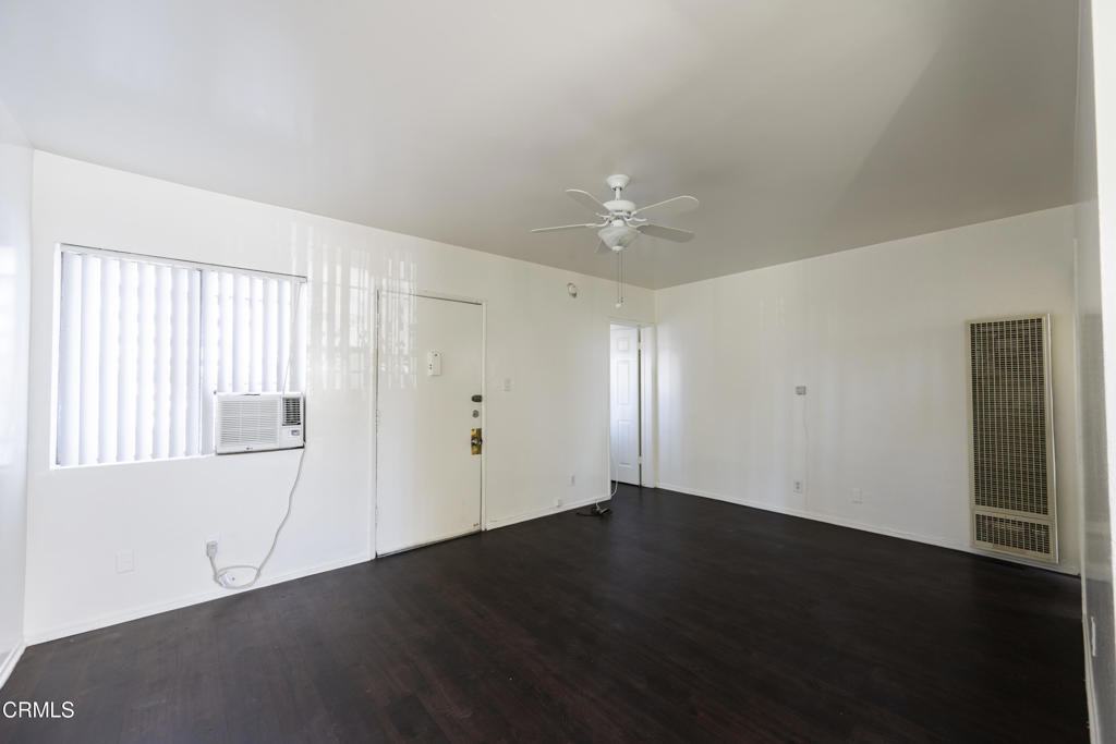 3620 S Budlong Avenue