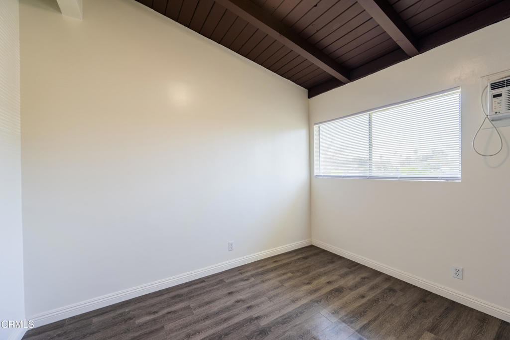 3620 S Budlong Avenue