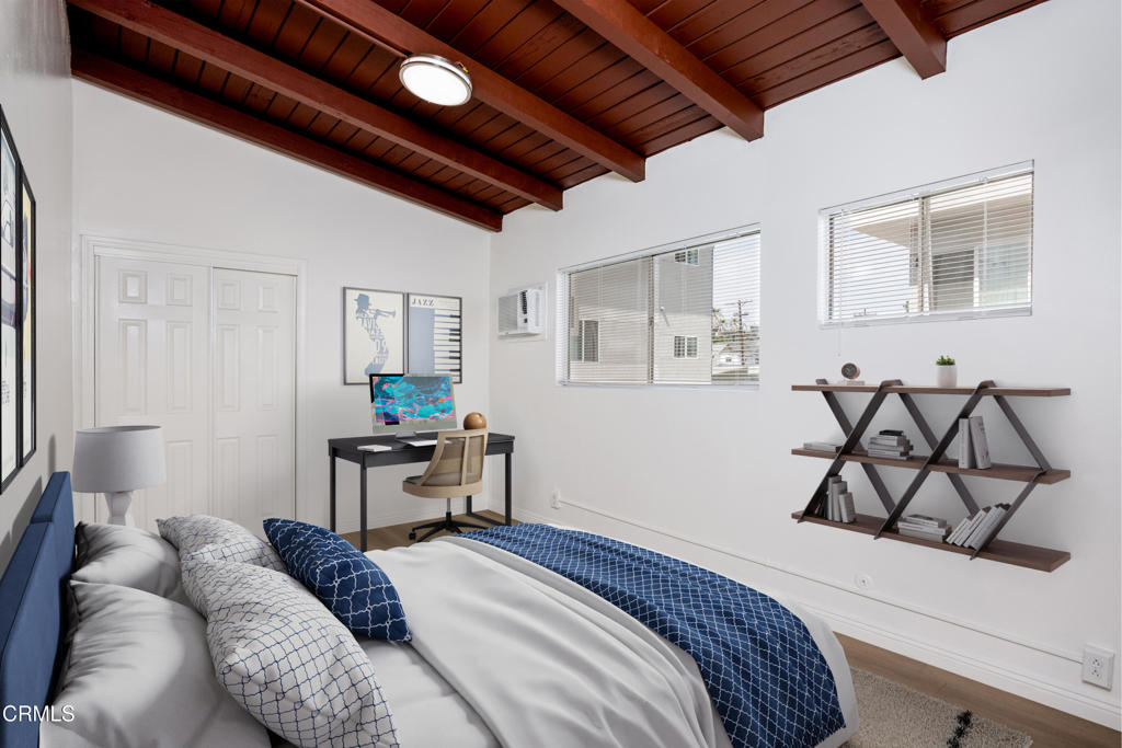 3620 S Budlong Avenue