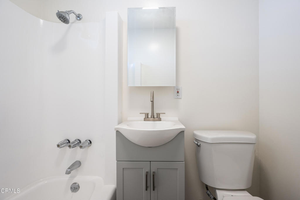 3620 S Budlong Avenue