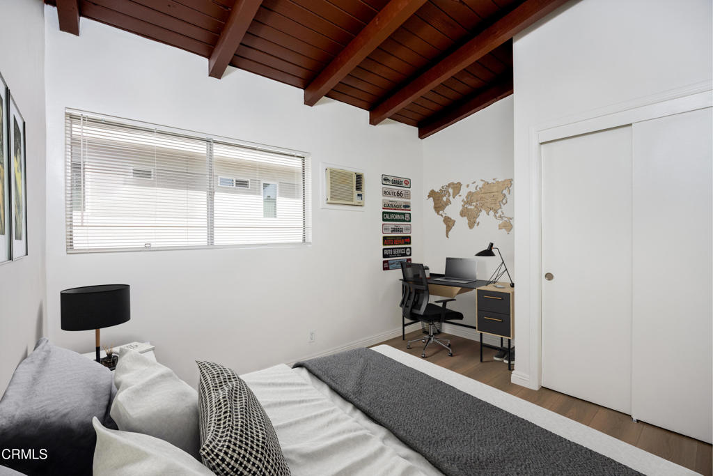 3620 S Budlong Avenue