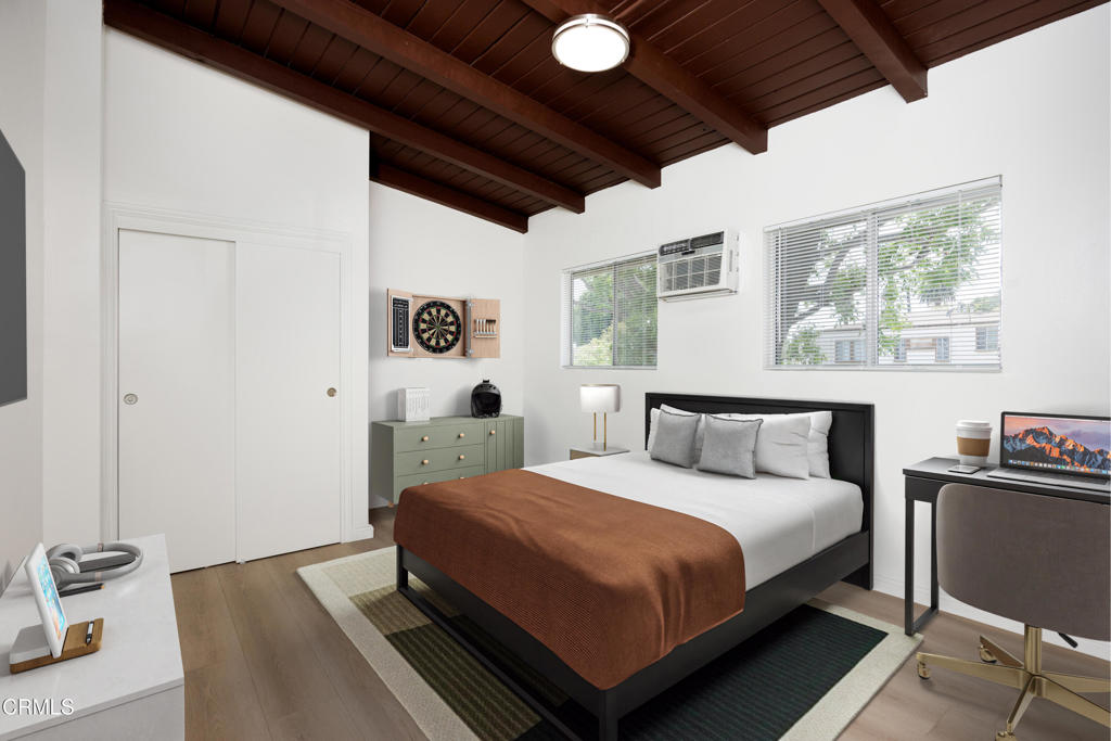 3620 S Budlong Avenue