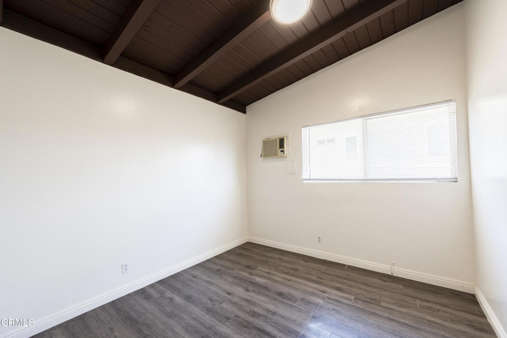 3620 S Budlong Avenue