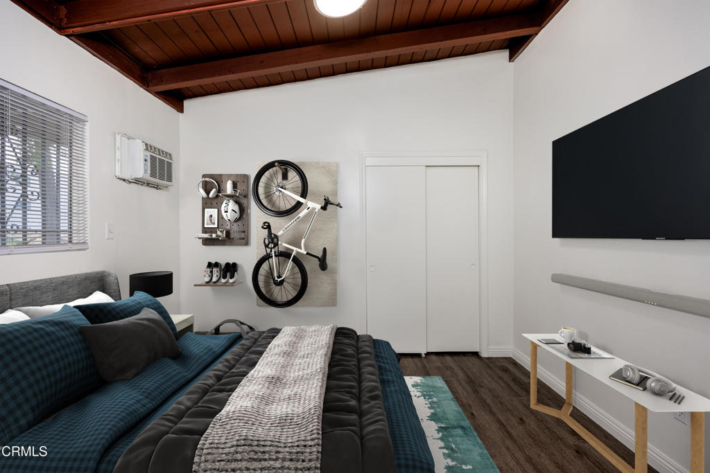 3620 S Budlong Avenue