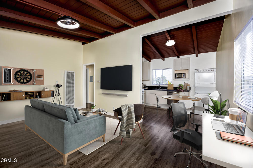 3620 S Budlong Avenue