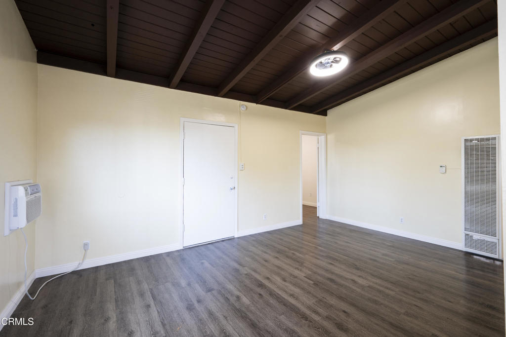 3620 S Budlong Avenue