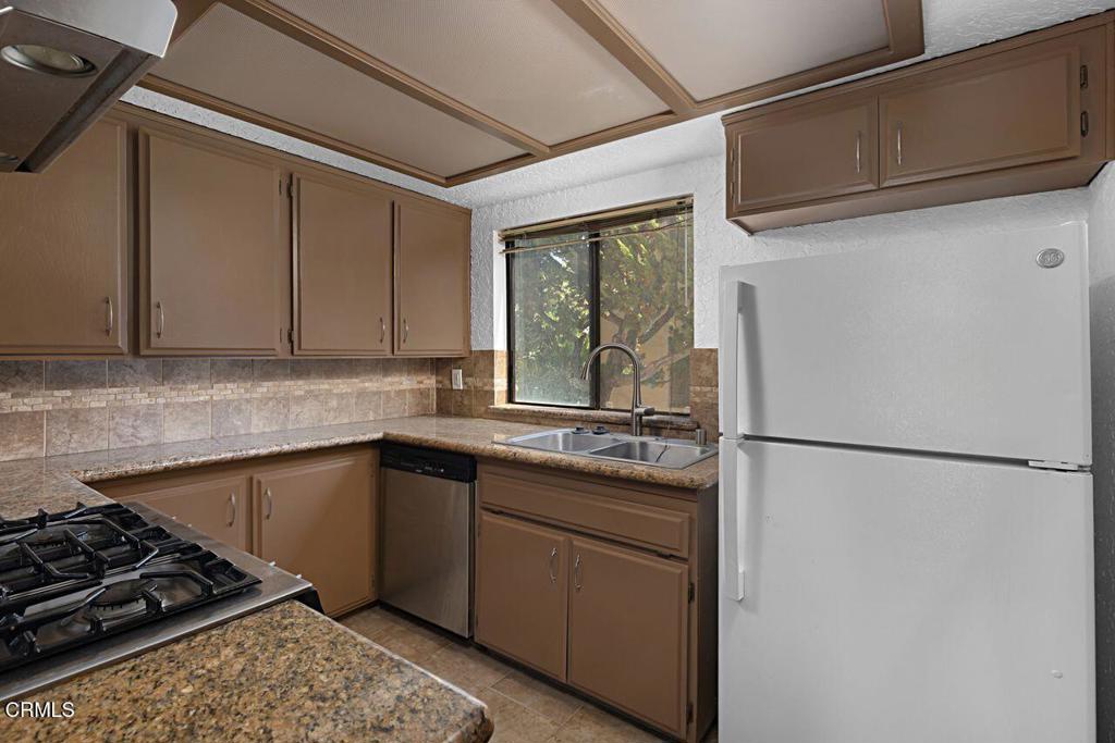 697 E California Boulevard 6