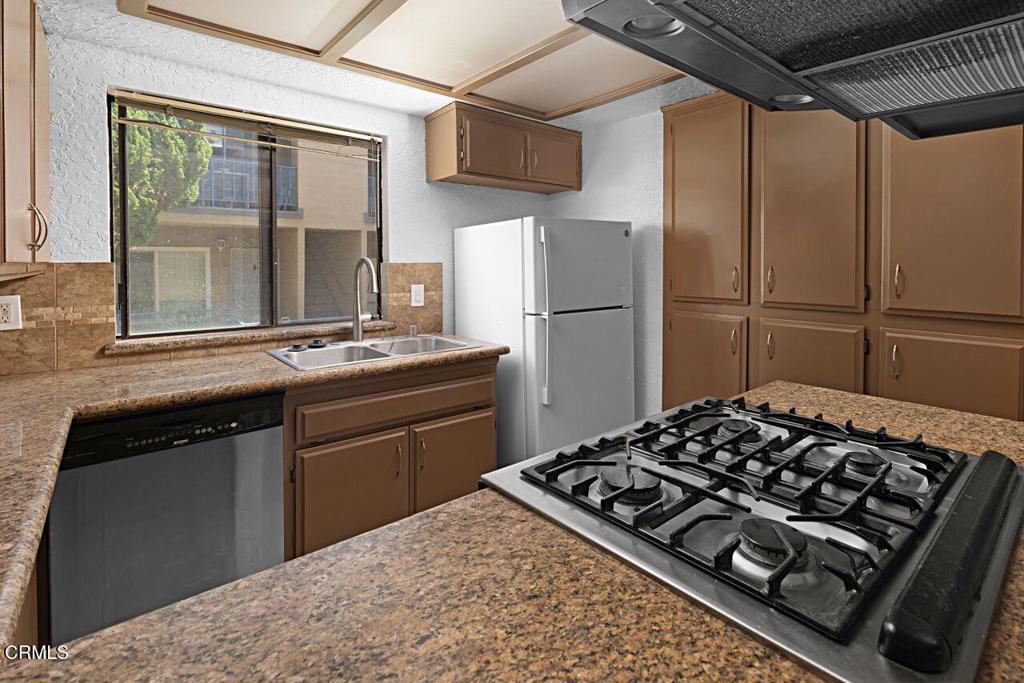 697 E California Boulevard 6