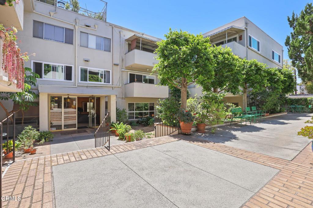 395 S Oakland Avenue 104