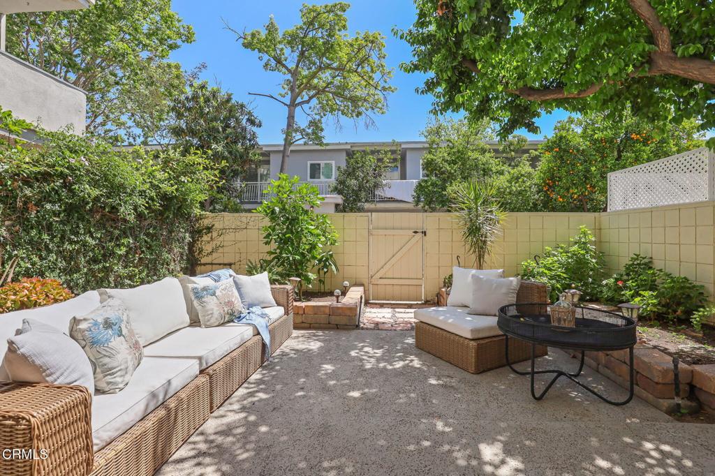 395 S Oakland Avenue 104