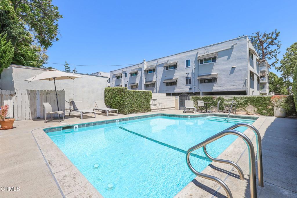 395 S Oakland Avenue 104
