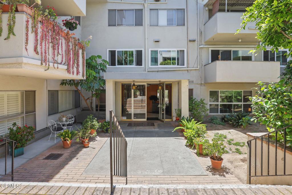 395 S Oakland Avenue 104