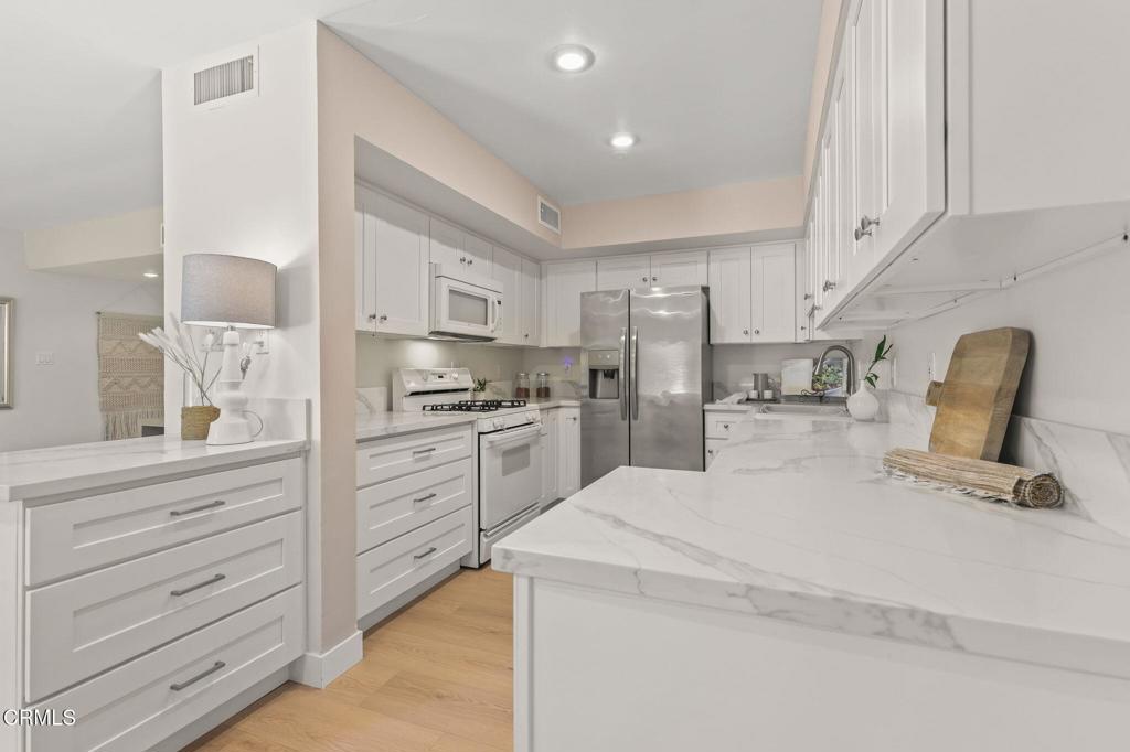 395 S Oakland Avenue 104