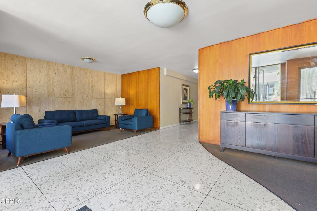 395 S Oakland Avenue 104
