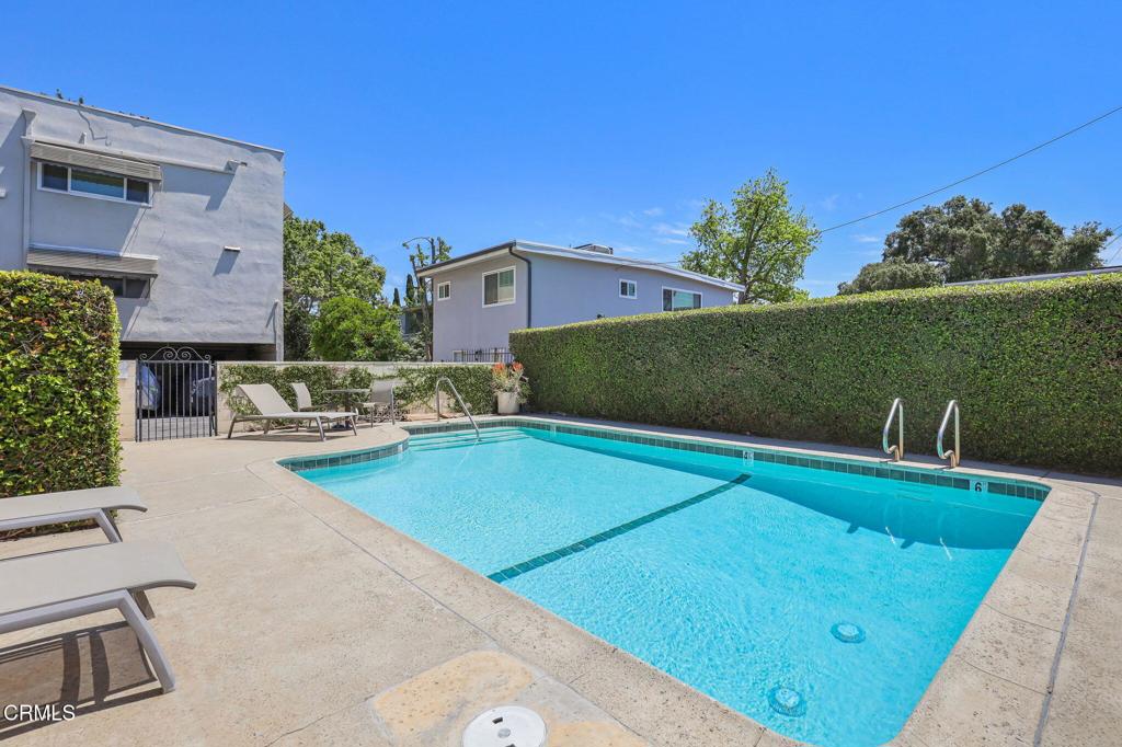 395 S Oakland Avenue 104
