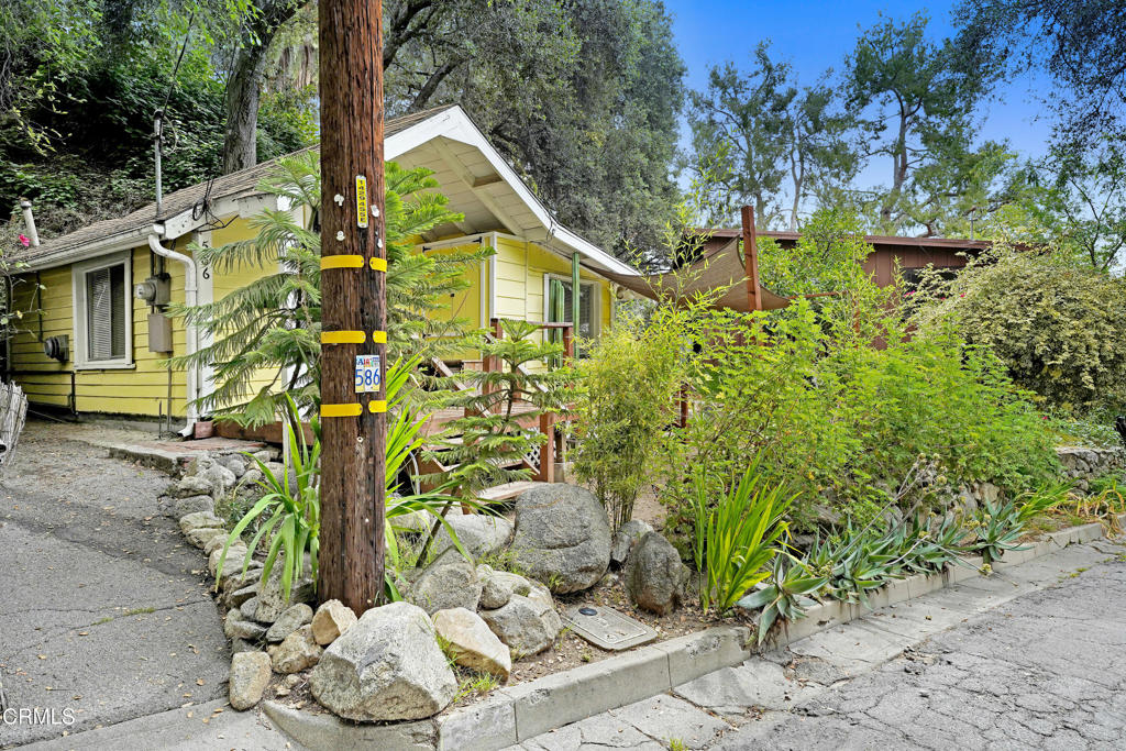 586 Los Rocas Drive