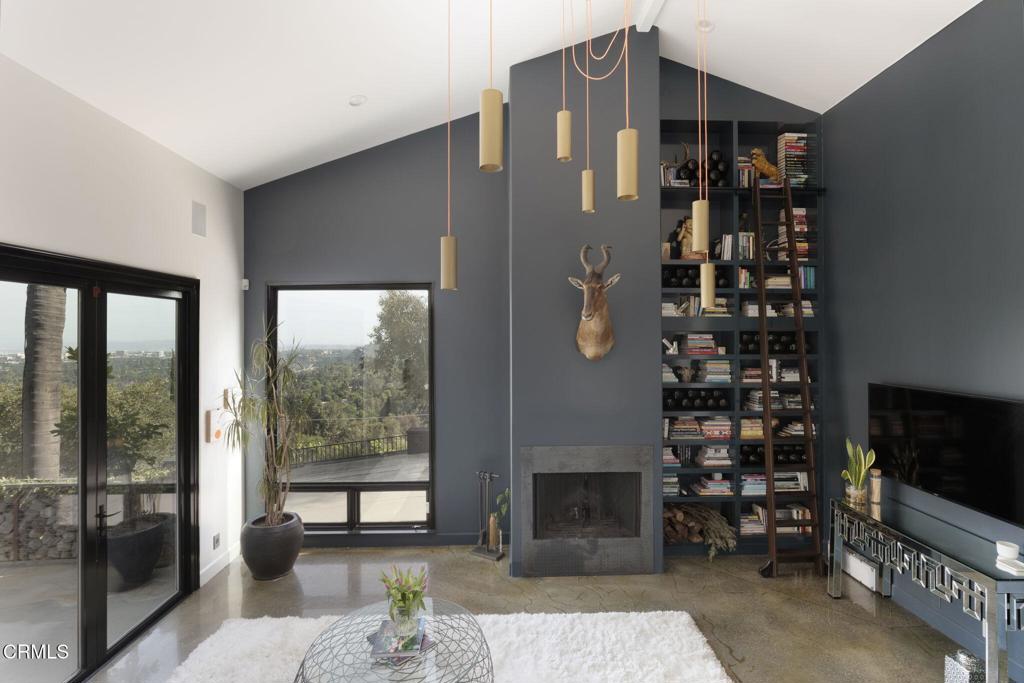 1411 Edgehill Place