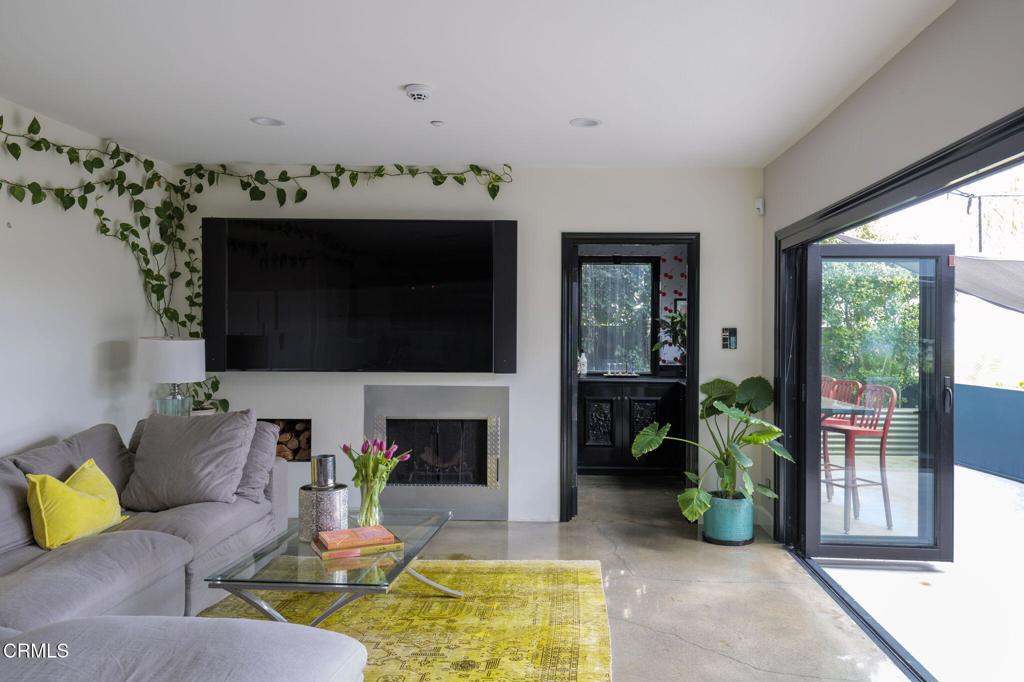 1411 Edgehill Place