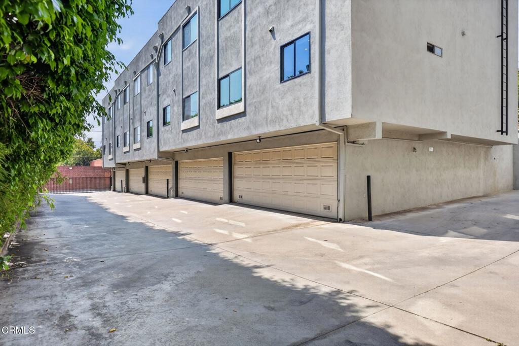 657 S Marengo Avenue 4