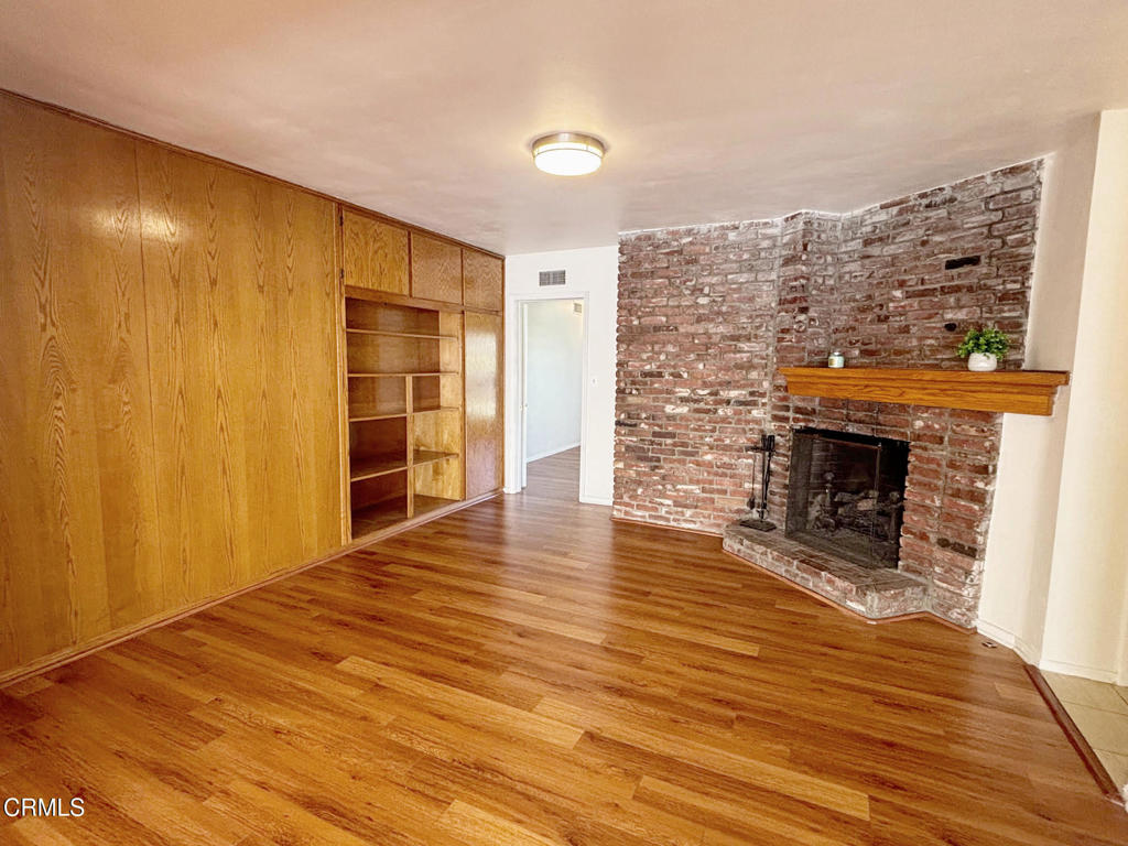 210 W Woodruff Avenue