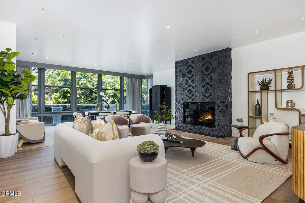 345 E Colorado Boulevard 203