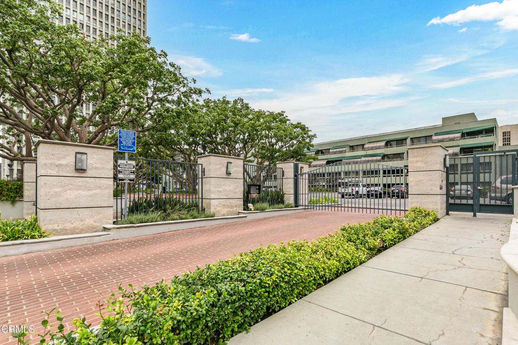 800 W 1st Street 2107