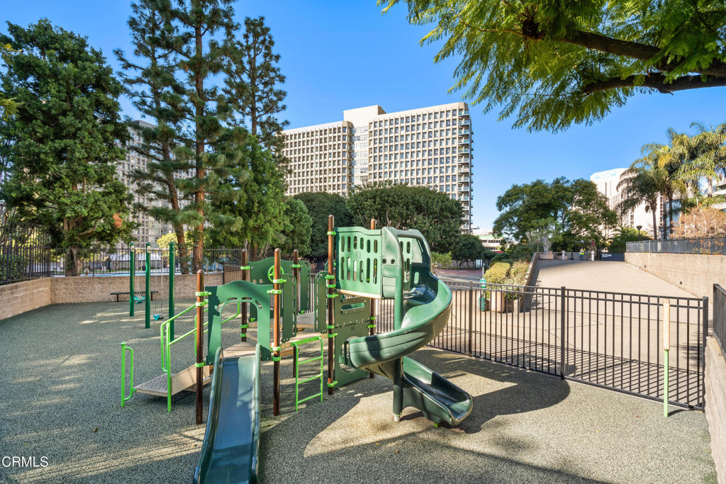 800 W 1st Street 2107