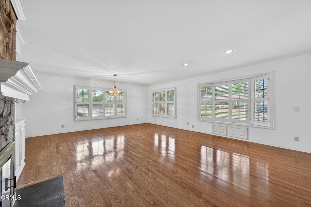 156 W Arthur Avenue